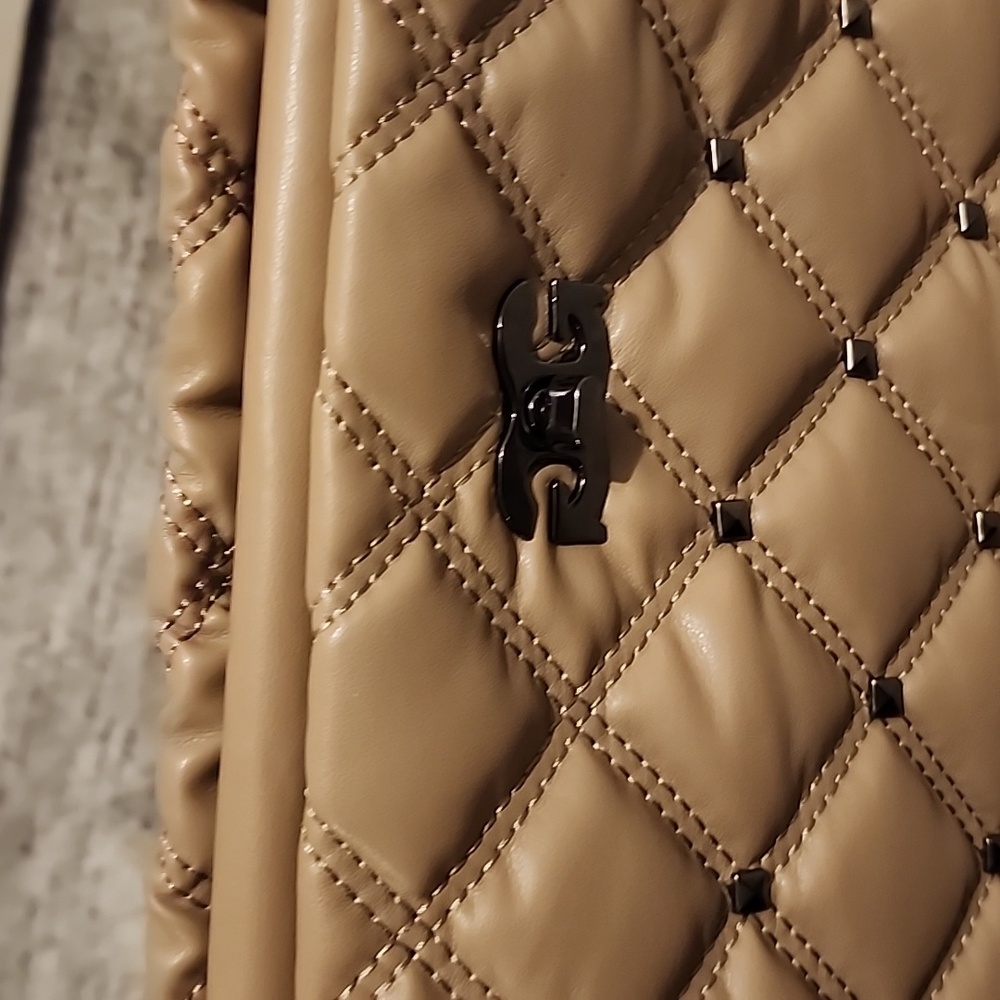 NWT Gilda paris quilted crossbody flap and lock closure tan size L13 H 7 1/2 W 4 - Picture 9 of 12